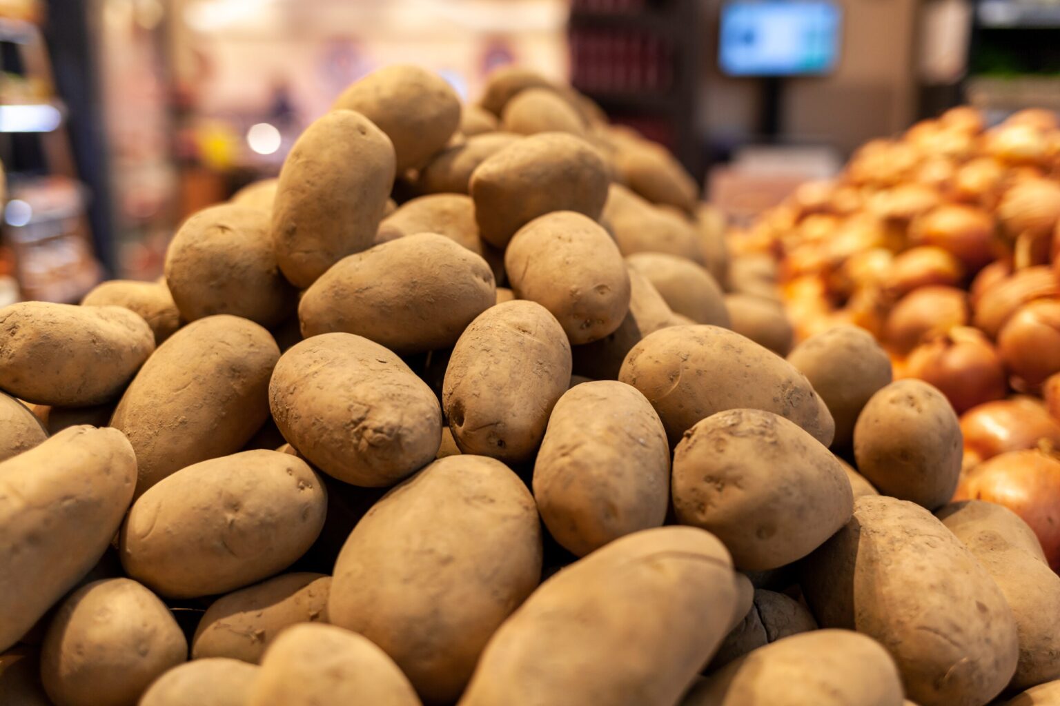 direkt ab Bauernhof: Kartoffeln, Zwiebeln, Eier